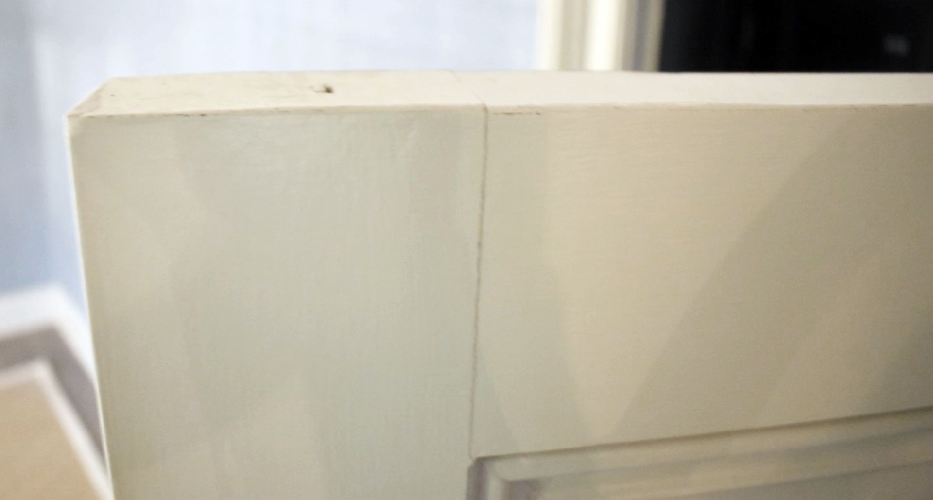 1 x Solid Wood Lockable Painted Internal Door - Includes Hinges and Handles - NO VAT ON THE HAMMER - Image 5 of 5