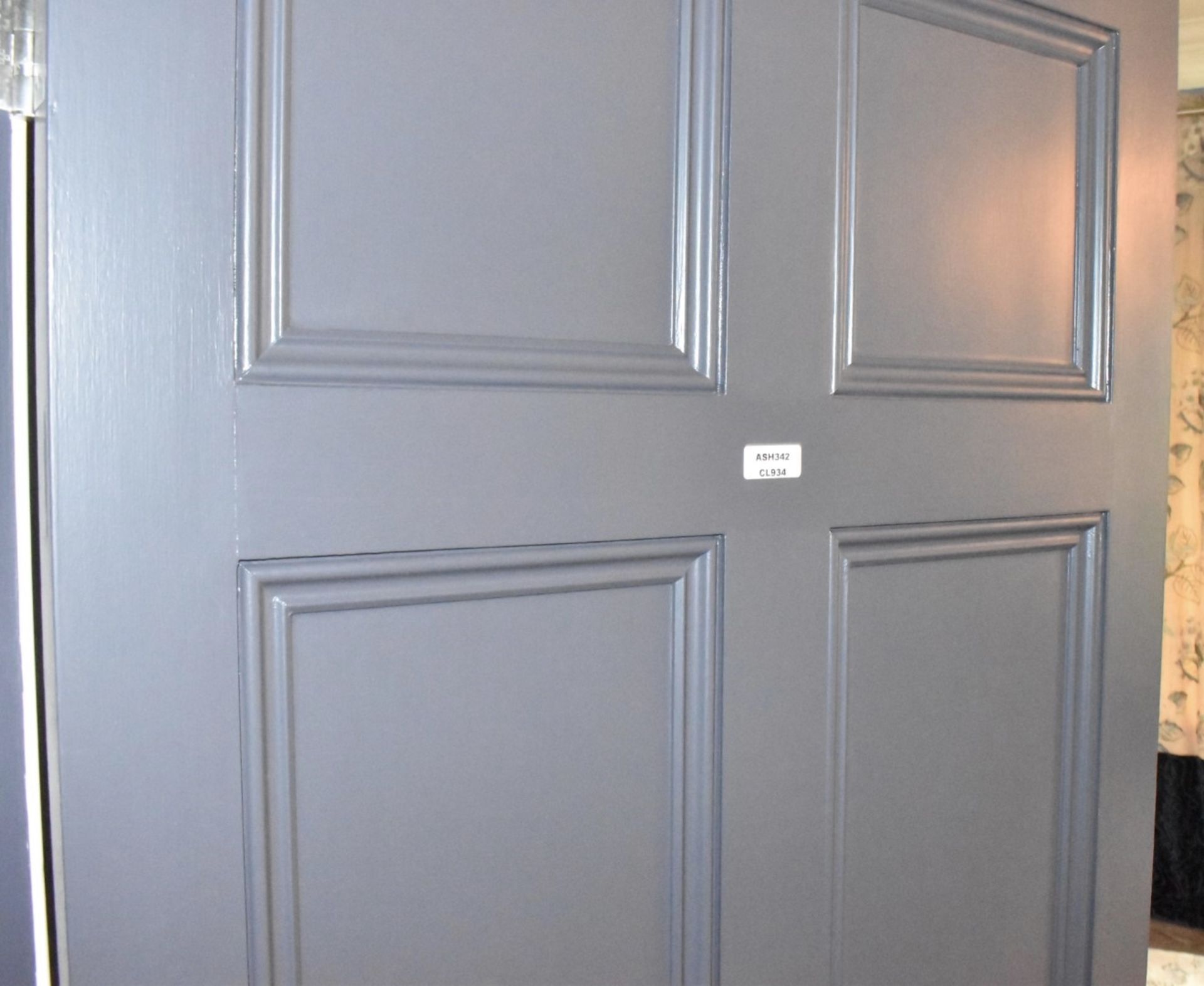 1 x Solid Wood Lockable Painted Internal Door - Includes Hinges and Handles - NO VAT ON THE HAMMER - Image 2 of 5