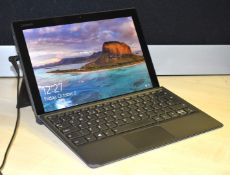 1 x Lenovo MIIX 520-12IKB Windows Touch Screen Tablet With Detachable Keyboard and 12.2