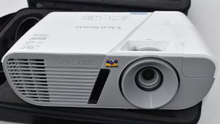 1 x ViewSonic VS230 Lightstream 1080p DLP Projector With Carry Case - Type: PJD7828HDL