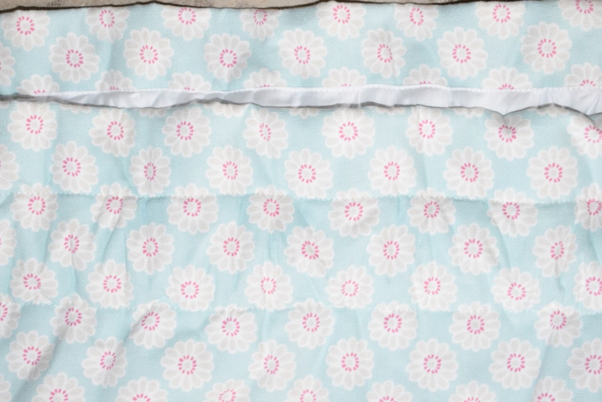 2 x Floral Curtains in Blue and White (various sizes) - Ref: ASH146/ENT - CL934 - NO VAT ON THE - Image 5 of 6