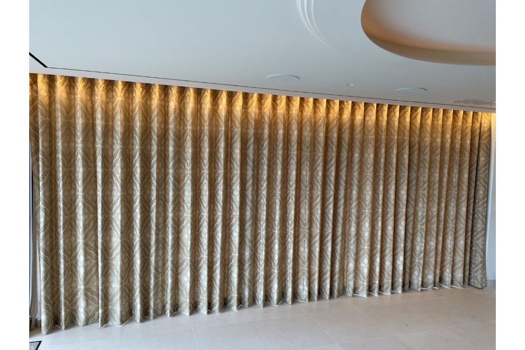 Curtains to Rear Garden - Ref: ASH3--/SSC - CL934 - NO VAT ON THE HAMMER - Location: Knutsford - Image 1 of 8