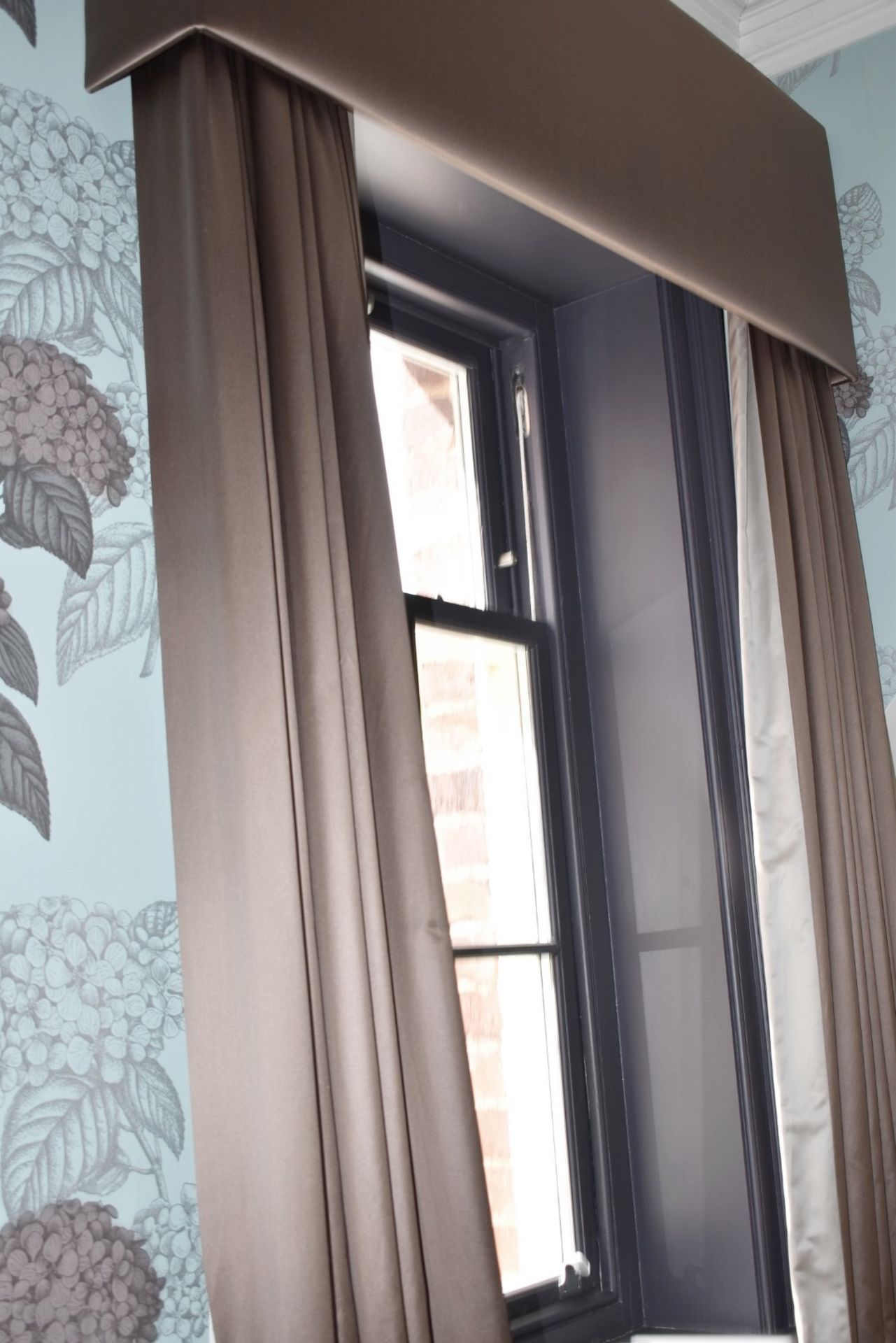 1 x Pair of Bespoke Lined Curtains and Pelmet Box in Brown - Ref: ASH203/ENT - CL934 - NO VAT ON THE - Image 4 of 6