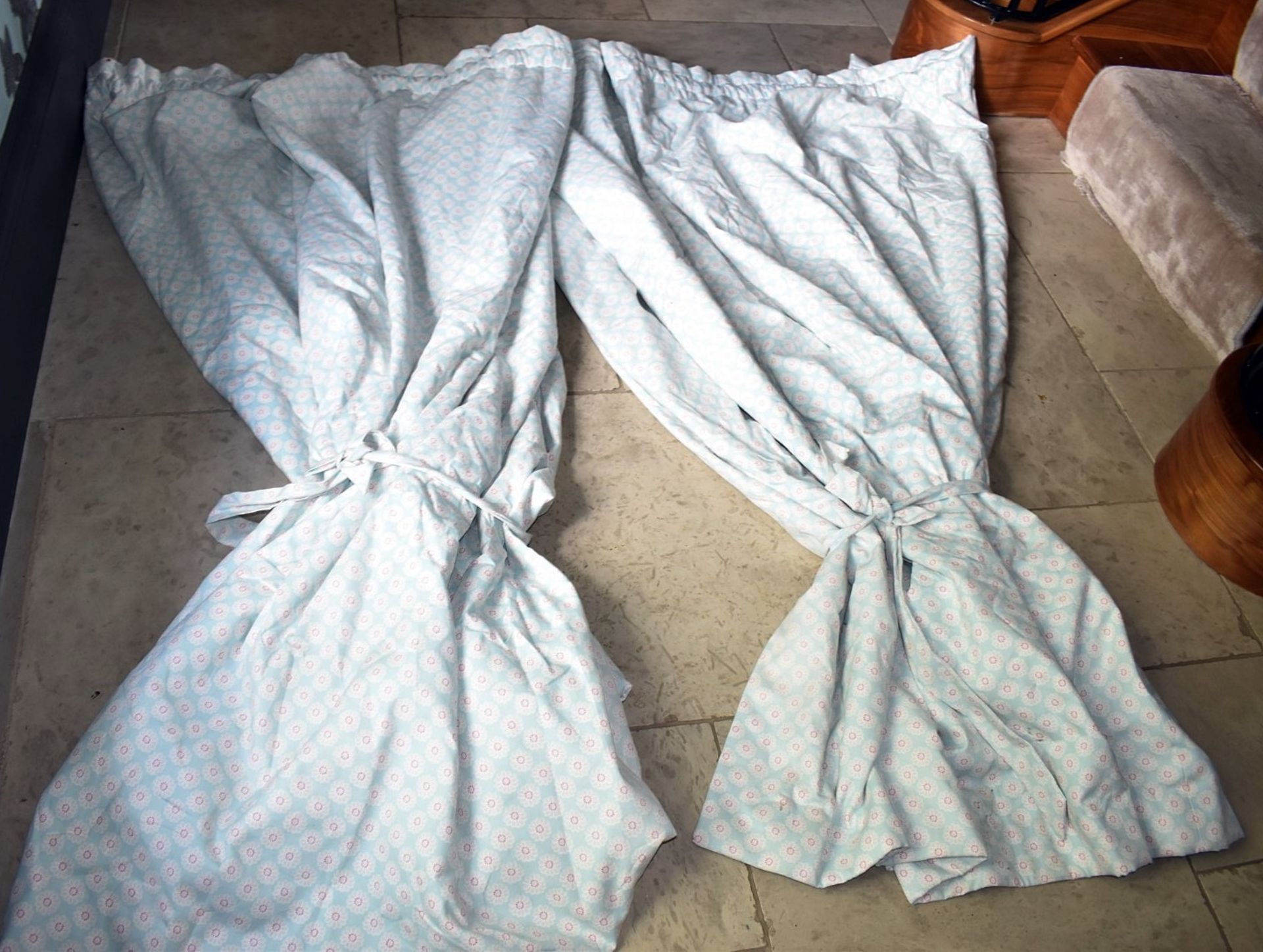 2 x Floral Curtains in Blue and White (various sizes) - Ref: ASH146/ENT - CL934 - NO VAT ON THE