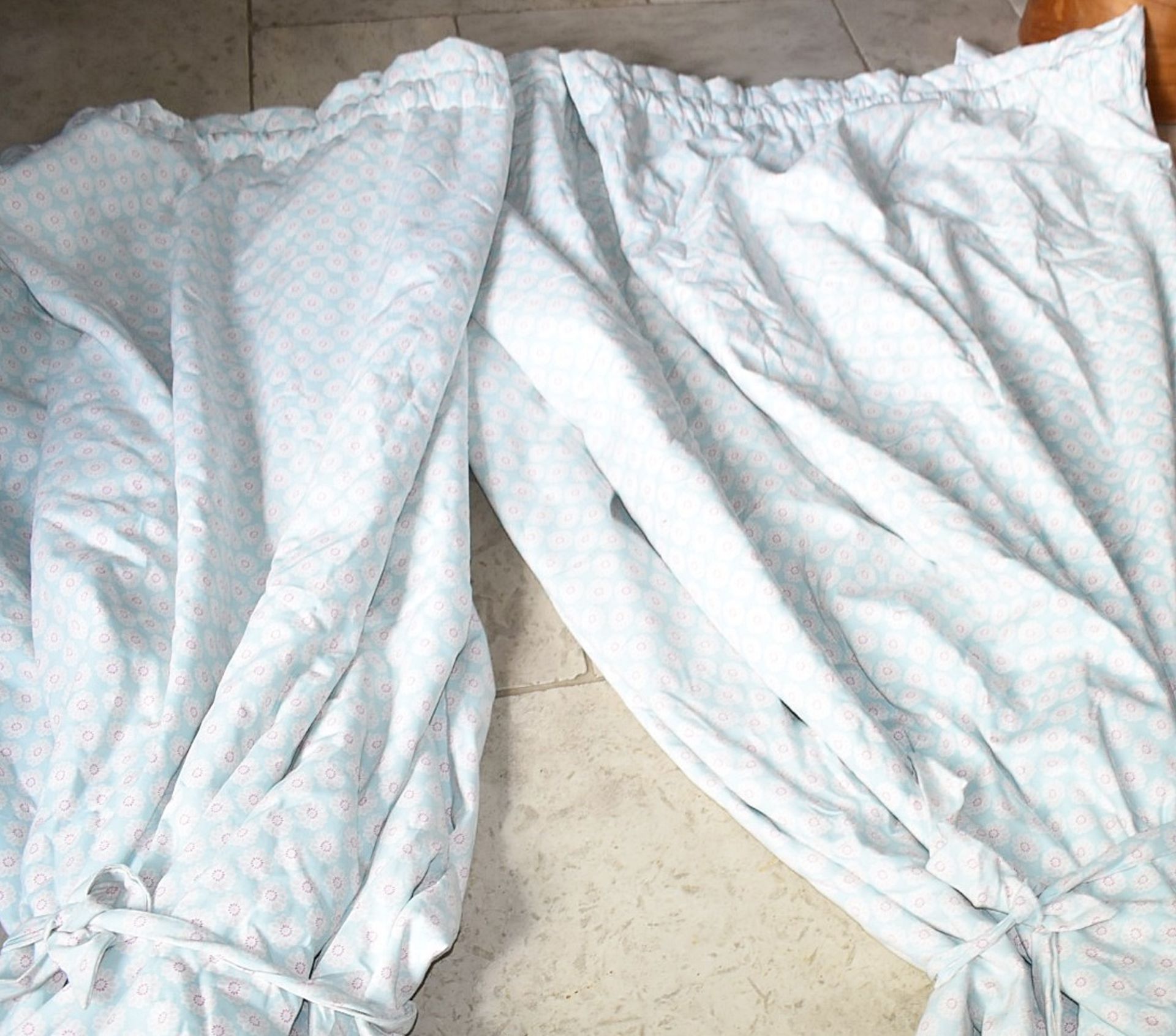 2 x Floral Curtains in Blue and White (various sizes) - Ref: ASH146/ENT - CL934 - NO VAT ON THE - Image 3 of 6