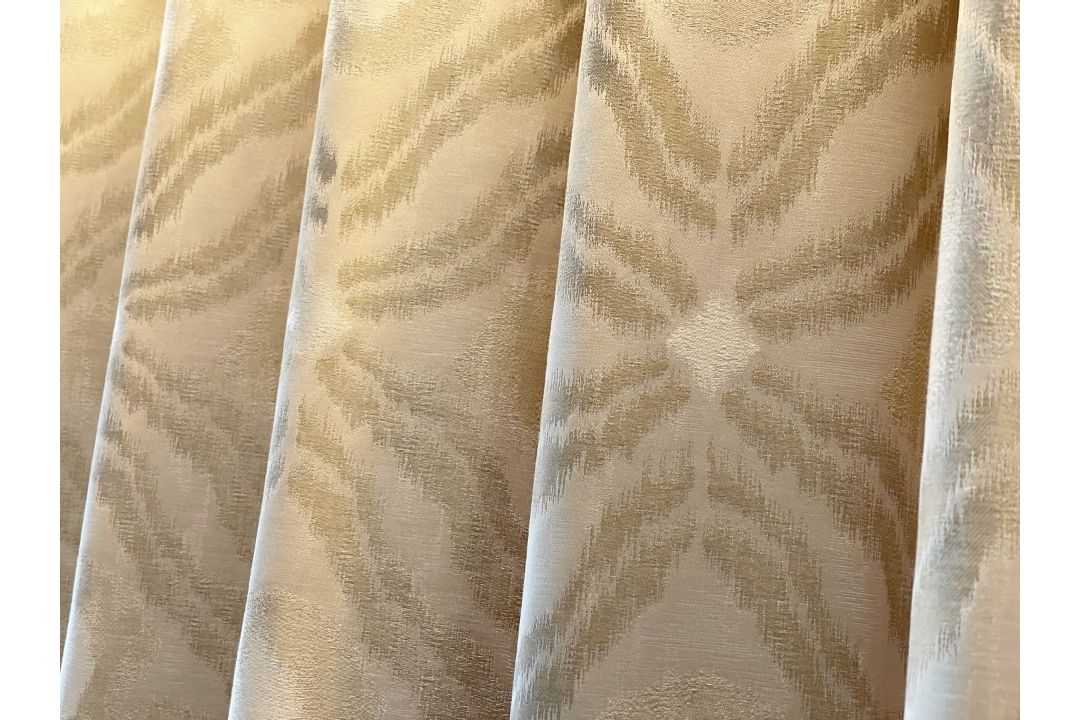 Curtains to Rear Garden - Ref: ASH3--/SSC - CL934 - NO VAT ON THE HAMMER - Location: Knutsford - Image 8 of 8