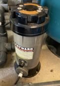 1 x Brominateur Hayward CL0220 4kg - Ref: PPR - CL934 - NO VAT ON THE HAMMER - Location: Knutsford