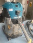 1 x MAKITA Vc3011 Wet/Dry Dust Extractor Vacuum For Cleaning Or For Site Use - 240V - With Hose -