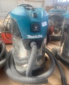 1 x MAKITA Vc3011 Wet/Dry Dust Extractor Vacuum For Cleaning Or For Site Use - 240V - With Hose -