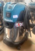 1 x MAKITA Vc3011 Wet/Dry Dust Extractor Vacuum For Cleaning Or For Site Use - 240V - No Hose -