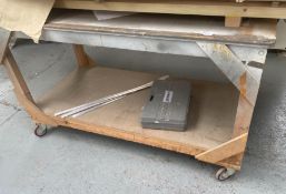 1 x Wooden Work Table On Castors - Ref: GMS055 - CL937 - Location: London NW2Description: