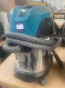 1 x MAKITA Vc3011 Wet/Dry Dust Extractor Vacuum For Cleaning Or For Site Use - 110V - With Hose -
