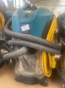 1 x MAKITA Vc3011 Wet/Dry Dust Extractor Vacuum For Cleaning Or For Site Use - 110V - With Hose -