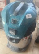 1 x MAKITA Vc3011 Wet/Dry Dust Extractor Vacuum For Cleaning Or For Site Use - 240V - With Hose -