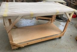 1 x Wooden Work Table On Castors - Ref: GMS053 - CL937 - Location: London NW2Description: