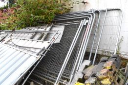 22 x Contraction Fence Panels with Rubber Feet - Size: 7 x 10ft