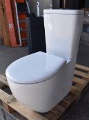 1 x Modern Close Coupled Toilet Pan with Cistern and Soft Close Seat Display