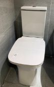 1 x Modern Close Coupled Toilet Pan with Cistern and Soft Close Seat Display