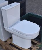 1 x Modern Close Coupled Toilet Pan with Cistern and Soft Close Seat Display