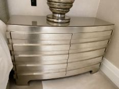 1 x Beautiful Gold Lacquered Cabinet - Ref: BLN135A - CL939 - NO VAT ON THE HAMMER - Location: