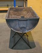 1 x Half Barrel BBQ with Stand - Dimensions: H87 x W97 x D37 cms - Ref: FGN004 - CL897 - Location: