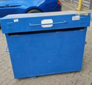 1 x Security Chest For Securing Tools in Your Van or Work Site - Size: H96 x W115 x D63 cms