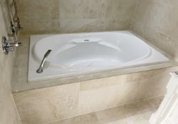 1 x AIRBATH Large Jacuzzi Spa Bath, with Axor Thermostat  - Ref: PAN230 - CL896 - NO VAT