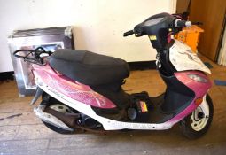 1 x Jonway YY50QT-6 V2 Scooter with Key