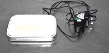 1 x NETGEAR GS608V3 8 Port 10/100/1000 Mbps Network Switch - Ref: CEC160/C1 - CL971 - Location: