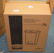 1 x Rubbermaid Slim Jim 30L Waste Pedal Bin - New and Boxed - Ref: BSP553