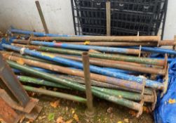 1 x Stillage With Large Selection Of Adjustable Acrow Props - Ref: PR062 - CL964 - Location: