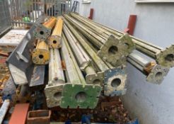1 x Selection Of Heavy Duty Adjustable Acrow Props - Ref: PR063 - CL964 - Location: London