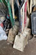 8 x Shovels - As Shown - Ref: PR081 - CL964 - Location: London W3Collections will take place on