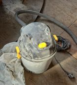 1 x TITAN Ttb774Vac Wet And Dry Vacuum Cleaner - Ref: PR095 - CL964 - Location: London W3Collections