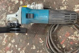 1 x MAKITA 110V Professional Angle Grinder - Ref: PR074 - CL964 - Location: London W3Collections