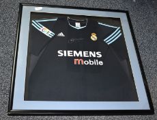 1 x Real Madrid 2009/2010 Football Shirt Signed by DAVID BECKHAM - Professionally Framed and Mounted