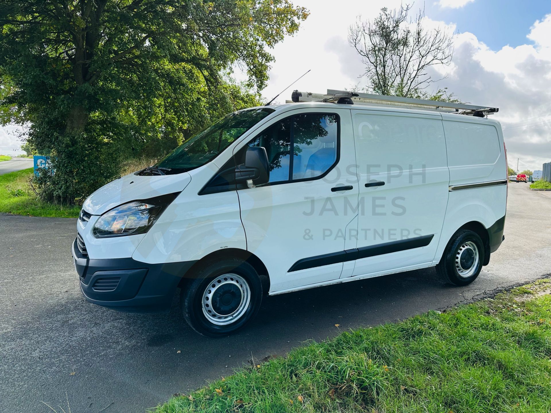 FORD TRANSIT CUSTOM 310 2.0TDCI (2017 MODEL) - START /STOP - ONLY 49K MILES - 1 OWNER - EURO 6 - Image 5 of 29