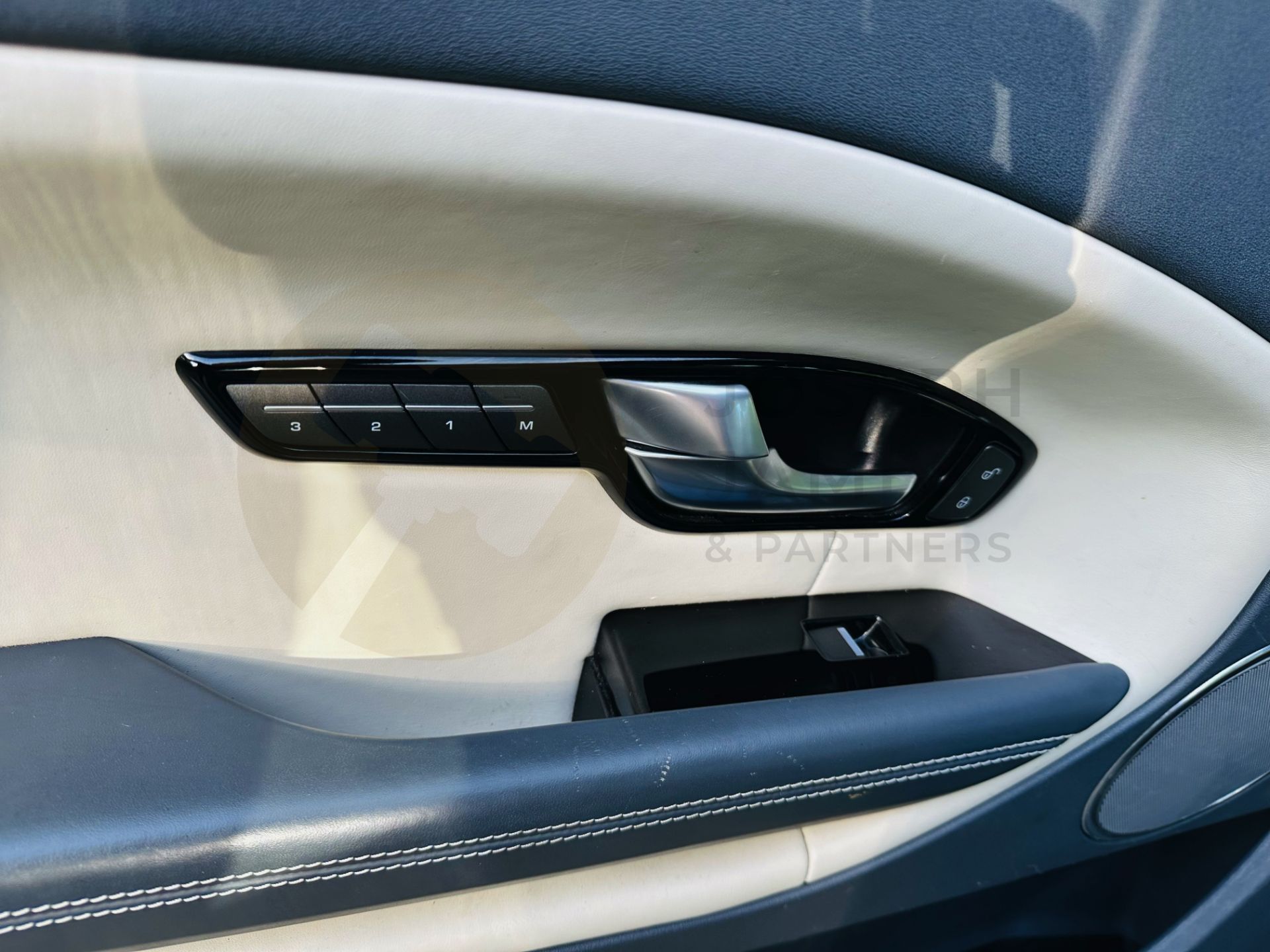 (ON SALE) RANGE ROVER EVOQUE *HSE DYNAMIC* 5 DOOR SUV (2017 - EURO 6) 2.0 TD4 - AUTO S/S (NO VAT) - Image 20 of 35