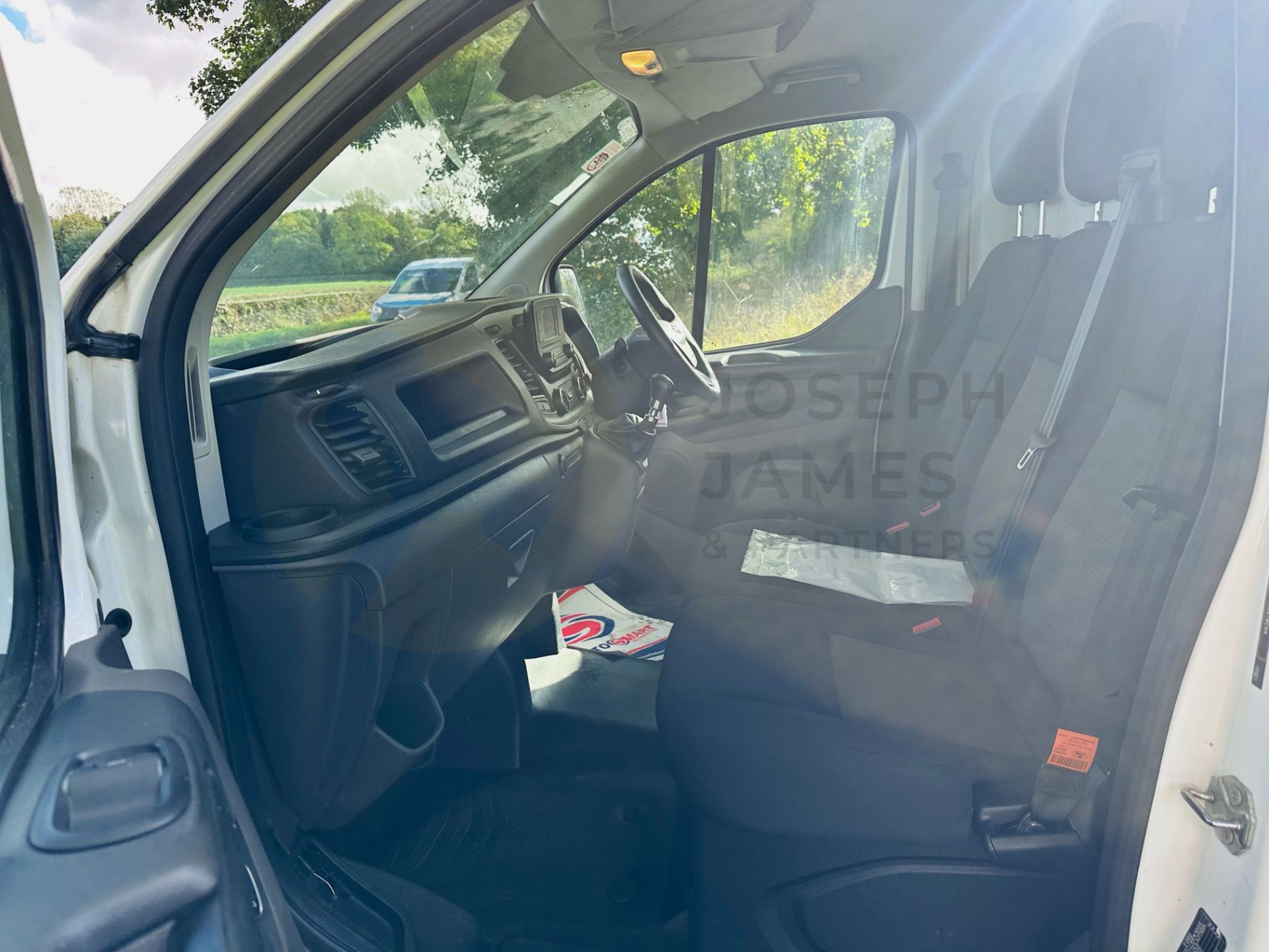 (ON SALE) FORD TRANSIT CUSTOM 300 *LEADER* SWB - PANEL VAN (2021 - EURO 6) 2.0 TDCI 'ECO-BLUE' - Image 15 of 29