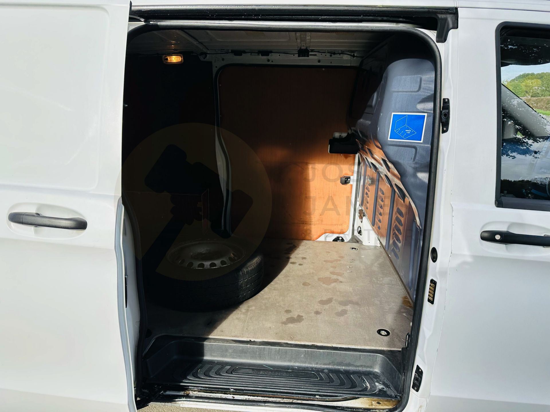 MERCEDES-BENZ VITO 114 CDI *BLUETEC* LWB - 19 REG - ONLY 1 OWNER FROM NEW - ULEZ COMPLAINT - Image 11 of 30