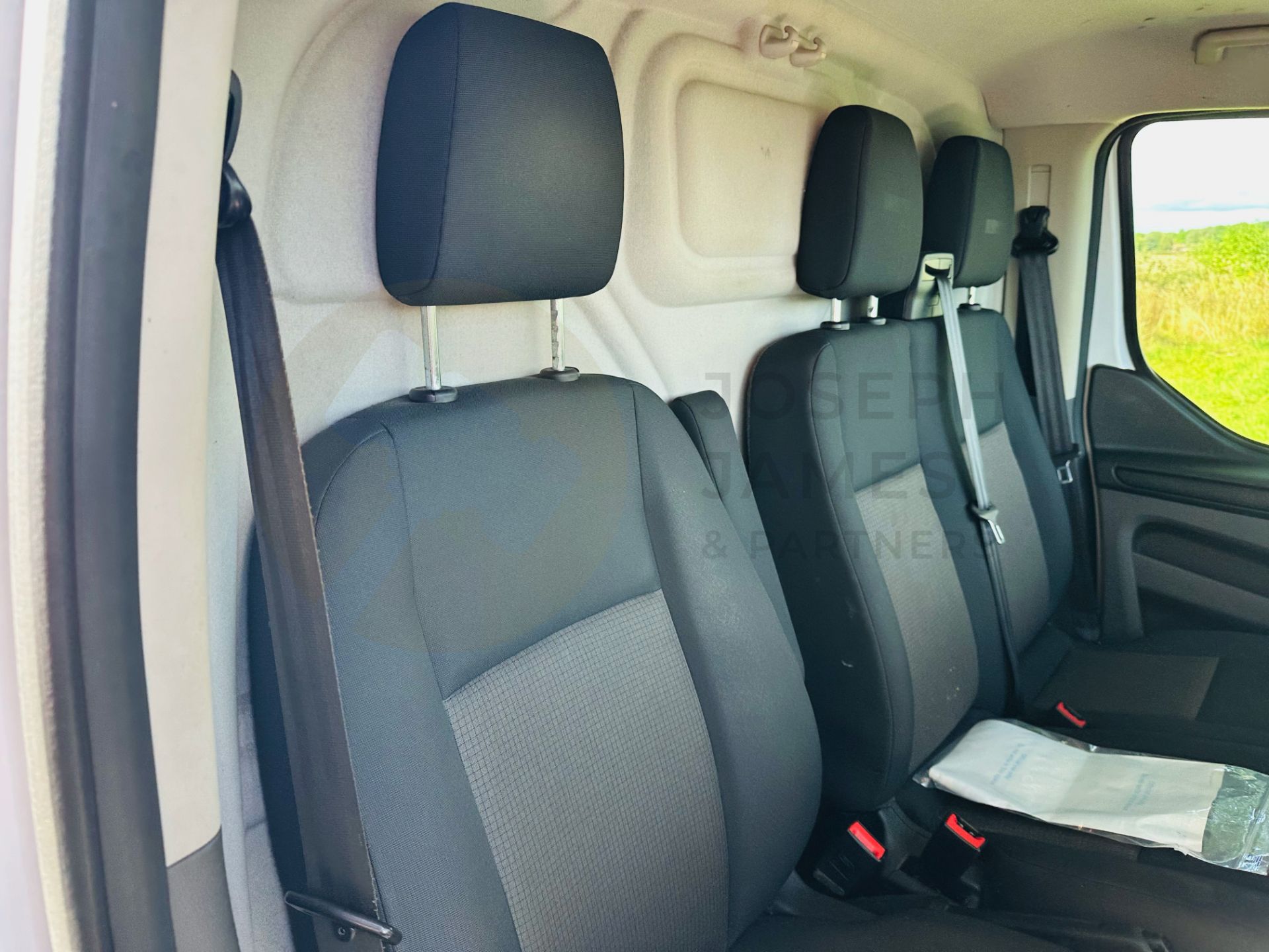 (ON SALE) FORD TRANSIT CUSTOM 300 *LEADER* SWB - PANEL VAN (2021 - EURO 6) 2.0 TDCI 'ECO-BLUE' - Image 19 of 29