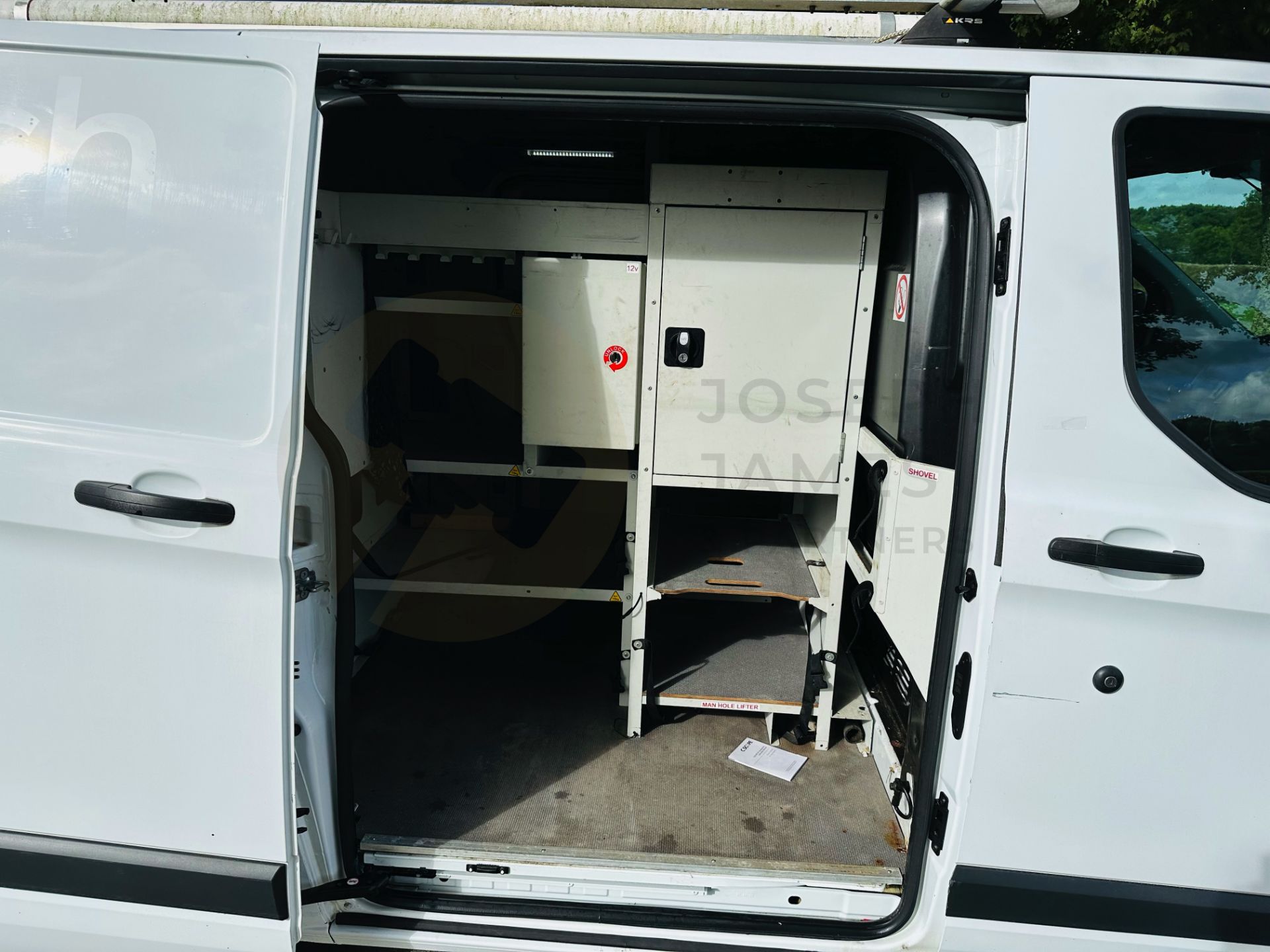 FORD TRANSIT CUSTOM 310 2.0TDCI (2017 MODEL) - START /STOP - ONLY 49K MILES - 1 OWNER - EURO 6 - Image 11 of 29