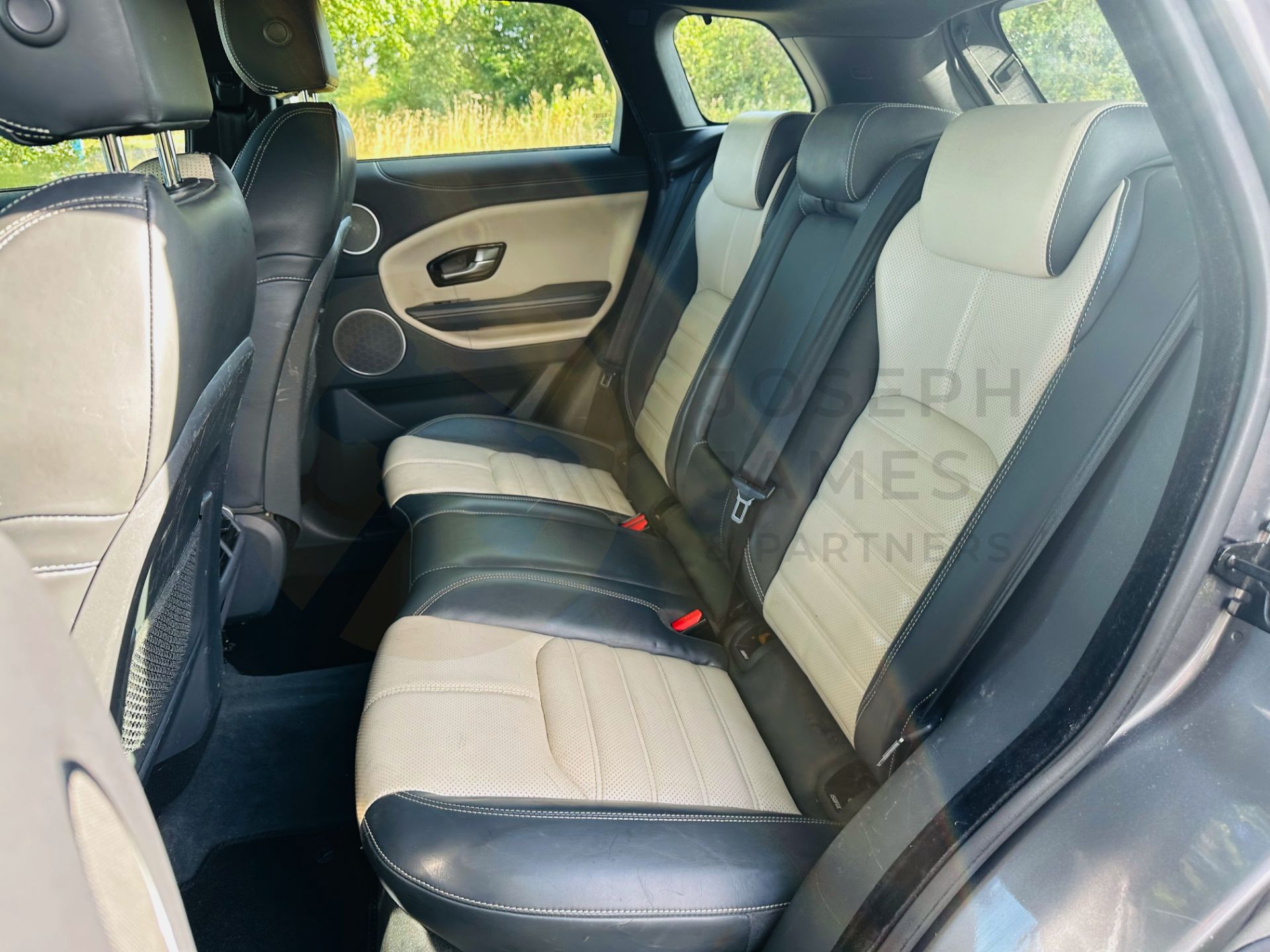 (ON SALE) RANGE ROVER EVOQUE *HSE DYNAMIC* 5 DOOR SUV (2017 - EURO 6) 2.0 TD4 - AUTO S/S (NO VAT) - Image 16 of 35