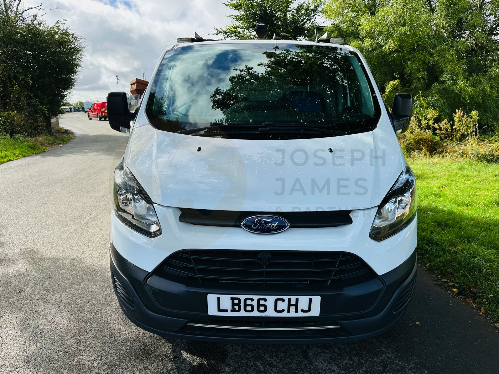FORD TRANSIT CUSTOM 310 2.0TDCI (2017 MODEL) - START /STOP - ONLY 49K MILES - 1 OWNER - EURO 6 - Image 3 of 29