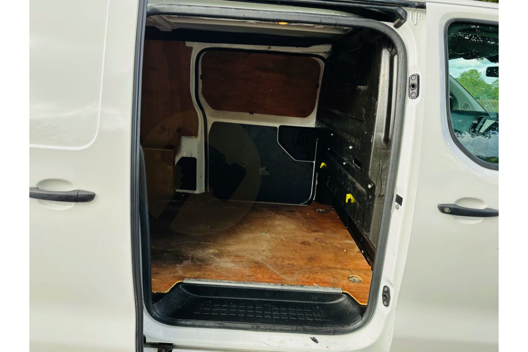 (ON SALE) CITROEN DISPATCH XS1000 BLUEHDI *ENTERPRISE EDITION* (20 REG) - AIR CON - 1 OWNER! - Image 11 of 30