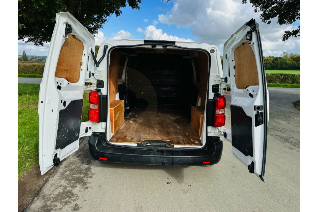 (ON SALE) CITROEN DISPATCH XS1000 BLUEHDI *ENTERPRISE EDITION* (20 REG) - AIR CON - 1 OWNER! - Image 12 of 30