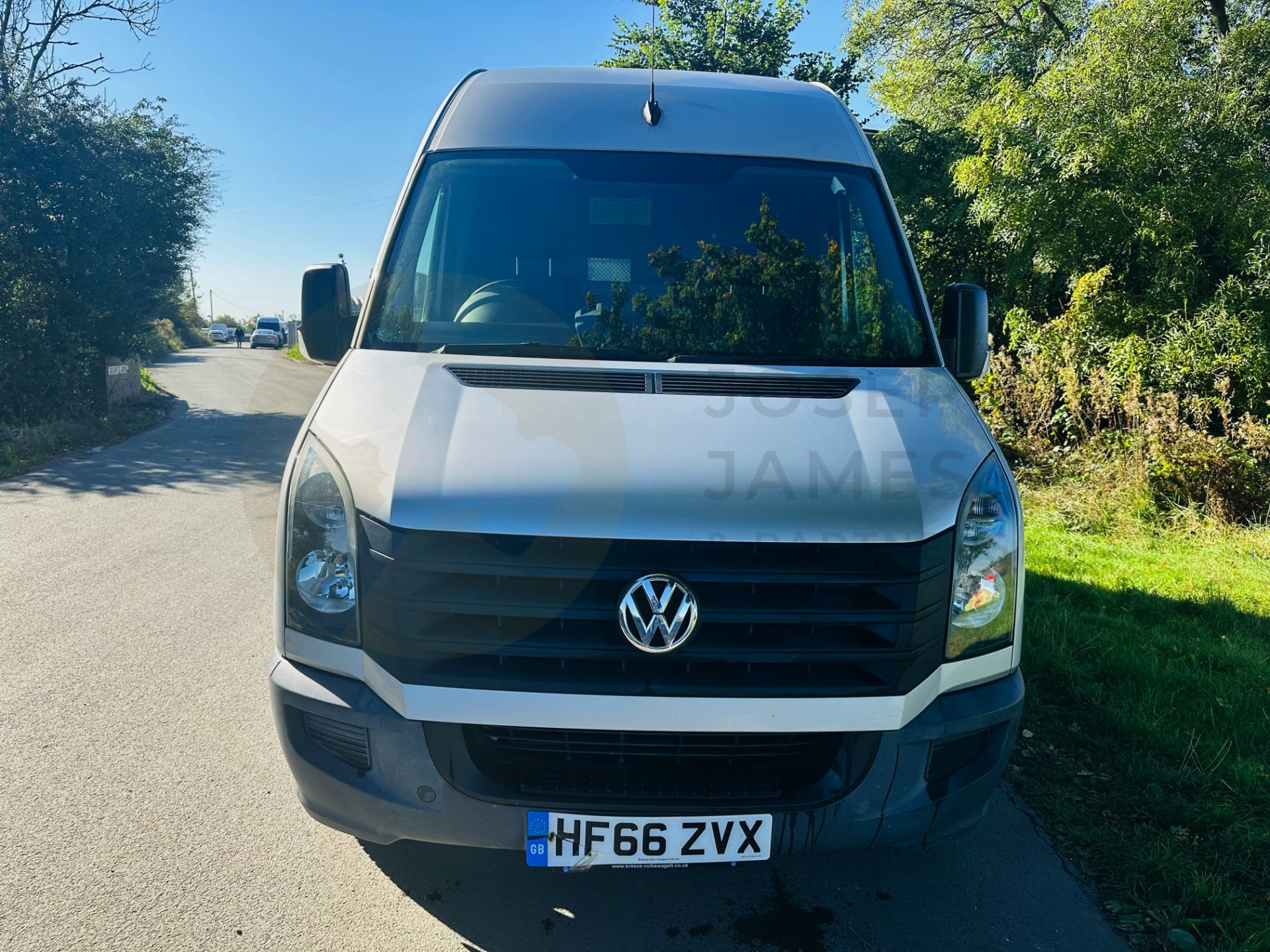 VOLKSWAGEN CRAFTER CR35 *MWB HI-ROOF* (2017 - EURO 6) 2.0 TDI BMT - 140 BHP - 6 SPEED - Image 4 of 38