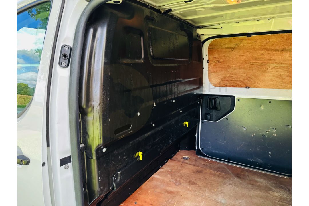 (ON SALE) CITROEN DISPATCH XS1000 BLUEHDI *ENTERPRISE EDITION* (20 REG) - AIR CON - 1 OWNER! - Image 15 of 30