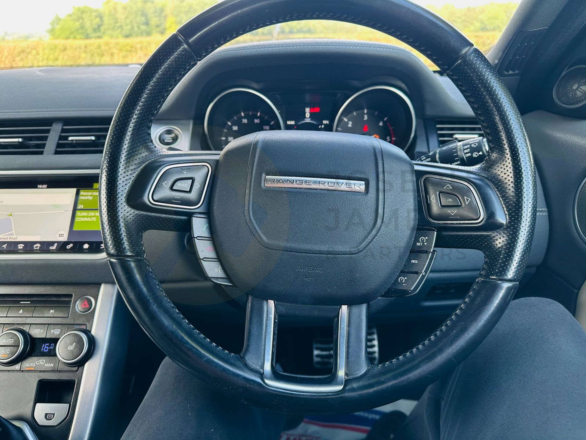 (ON SALE) RANGE ROVER EVOQUE *HSE DYNAMIC* 5 DOOR SUV (2017 - EURO 6) 2.0 TD4 - AUTO S/S (NO VAT) - Image 31 of 35