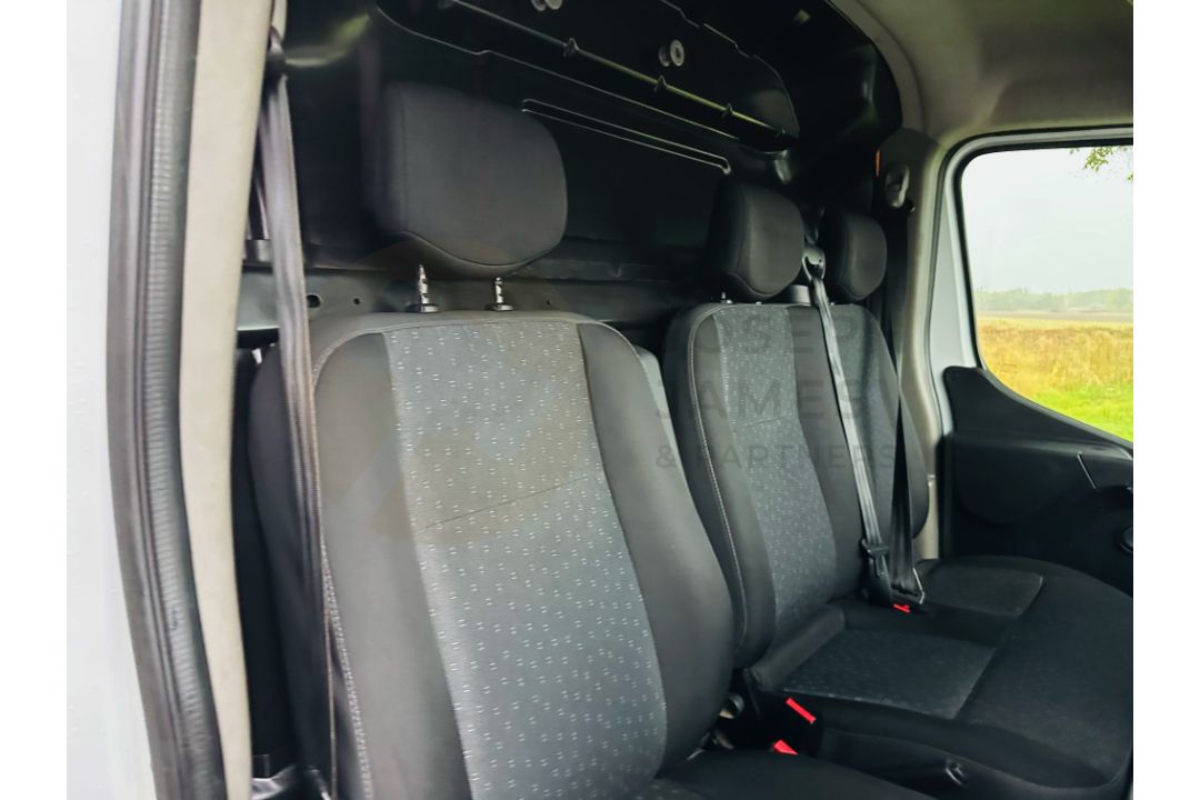 VAUXHALL MOVANO F3500 2.3 CDTI BI TURBO *MEDIUM WHEEL BASE - 2022 MODEL - ULEZ COMPLIANT - Image 19 of 26